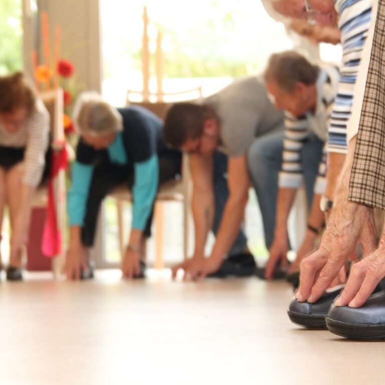 Stoelyoga voor Ouderen Plein1 – 2023-12-04